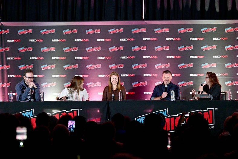 Kristin Kreuk, Tom Welling, Erica Durance, Julie Snyder, and Michael Rosenbaum speak at a panel at New York Comic Con