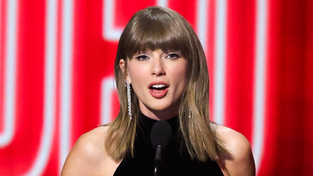 Taylor Swift & Travis Kelce Spotted Leaving NYC’s Hot New Private Members Club After a Friday Night Dinner Date
