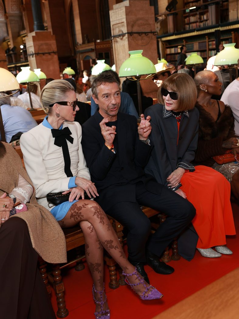 Naomi Watts and Anna Wintour attend the Valentino fahsion show